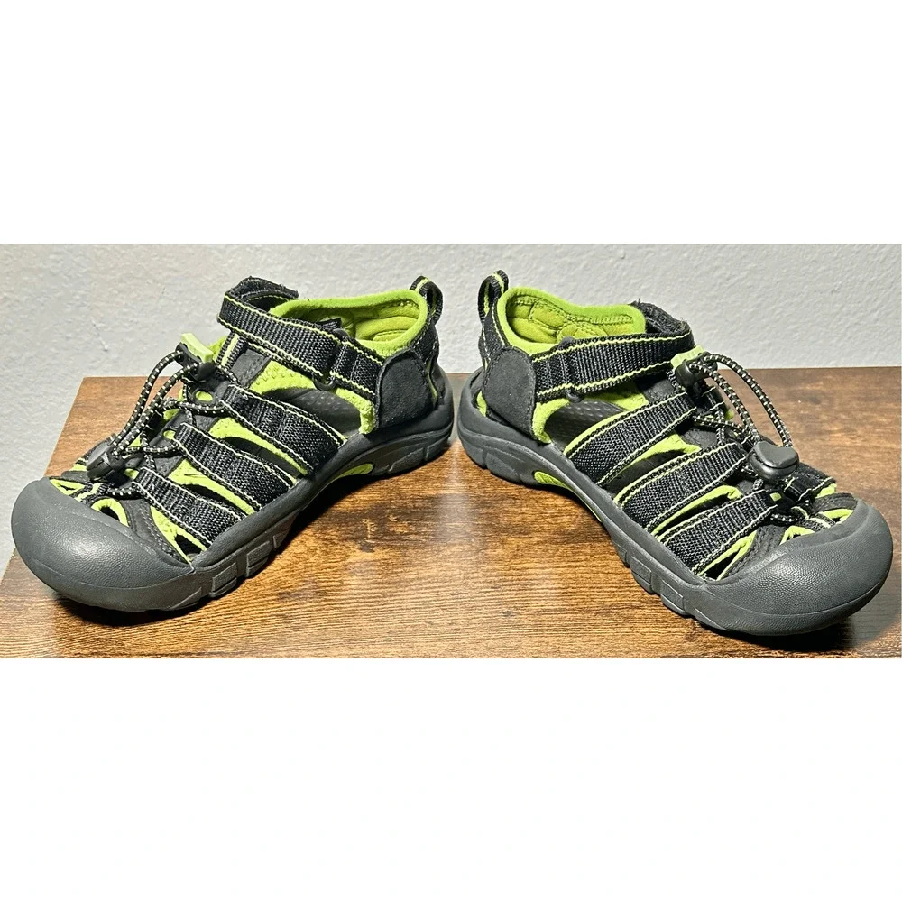 Keen Newport H2 Boys Youth Sandals Black & Neon Green Sz 3